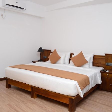 360 Lake View Hotel Kandy Exterior foto