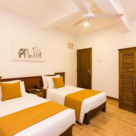 360 Lake View Hotel Kandy Exterior foto