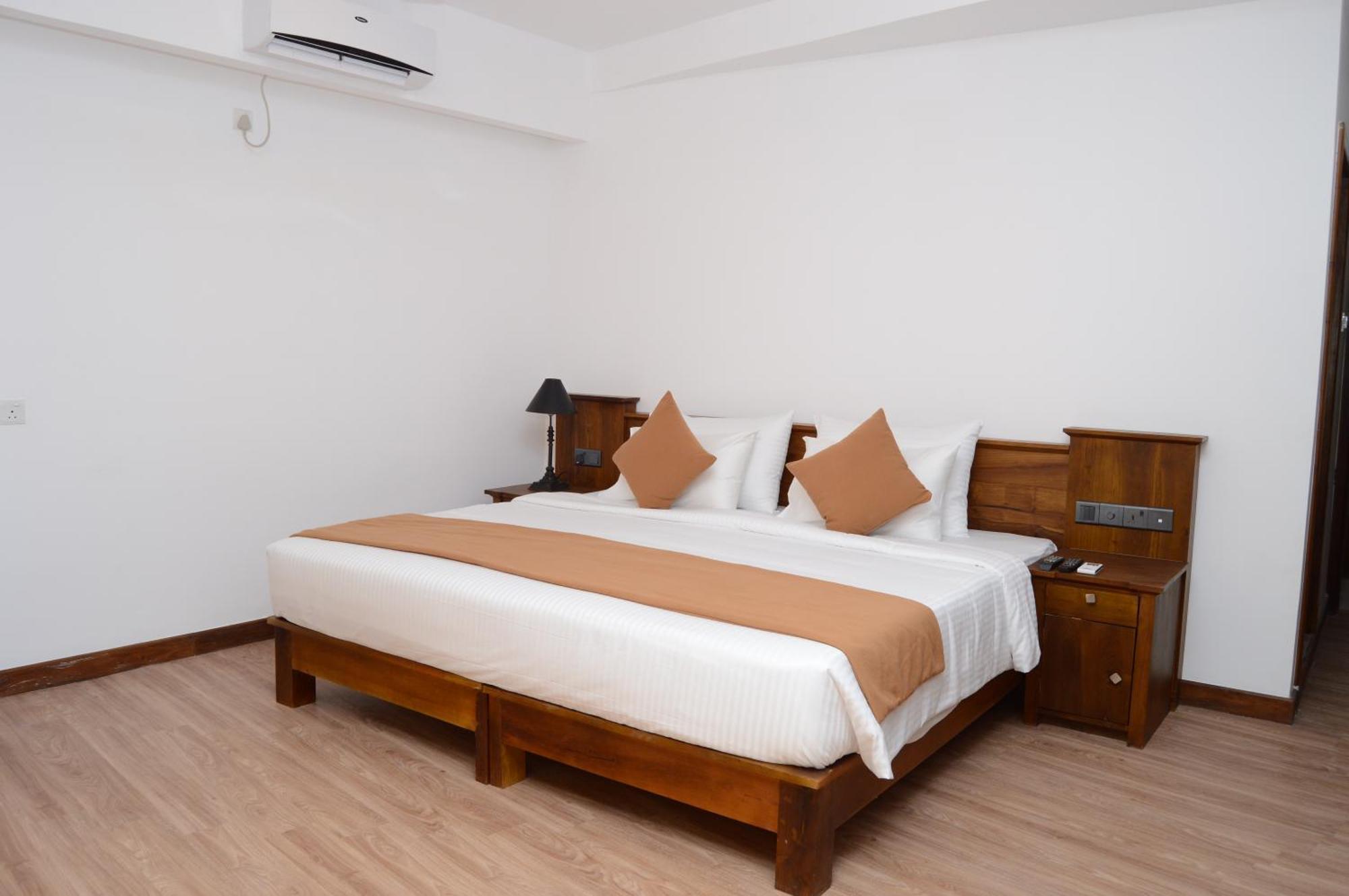 360 Lake View Hotel Kandy Exterior foto